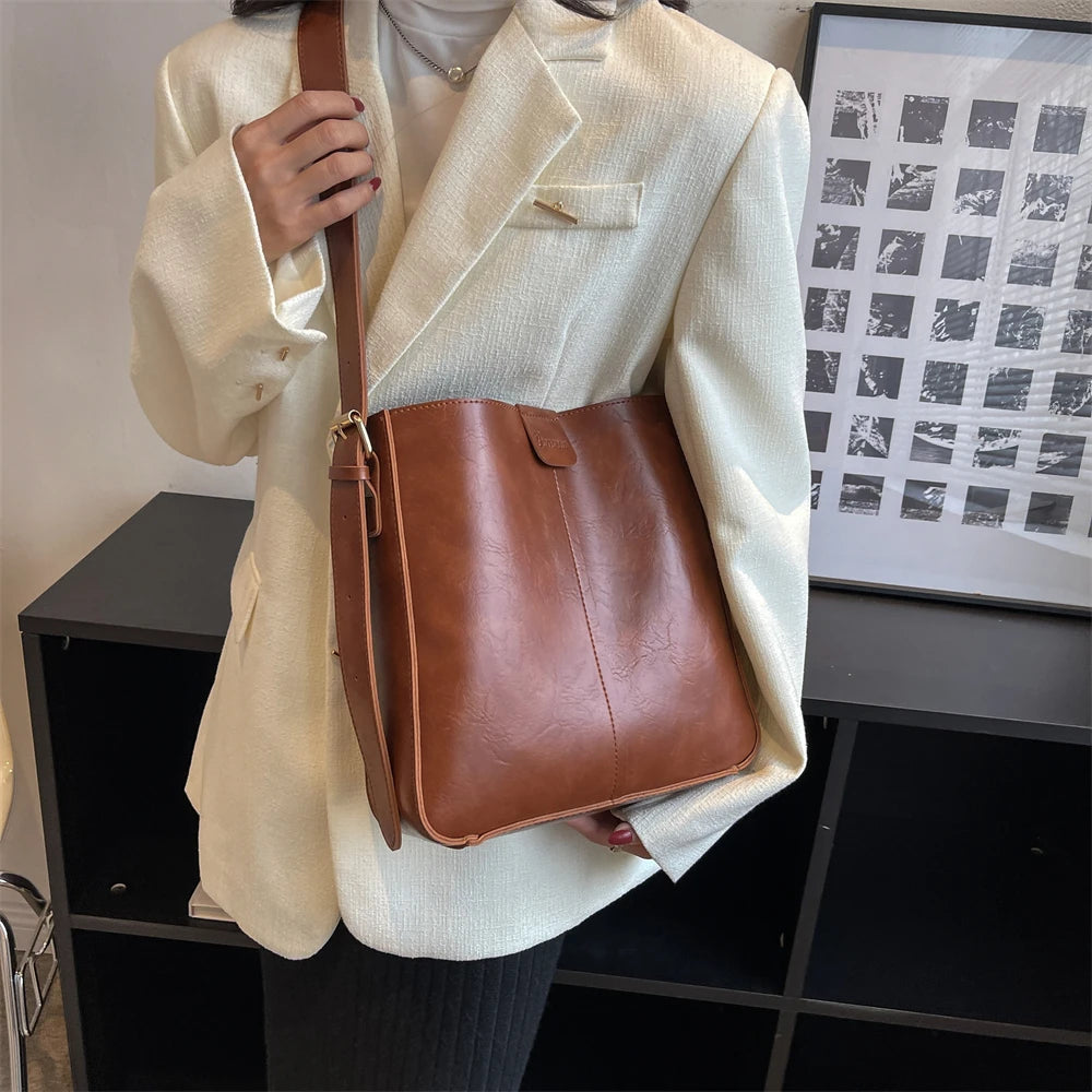 Chic Urbanite Leather Tote with Versatile Pouch Shoulder Bags | Chuzko.com