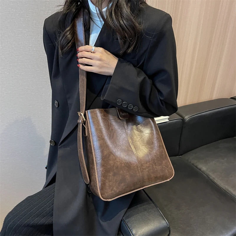 Chic Urbanite Leather Tote with Versatile Pouch Shoulder Bags | Chuzko.com