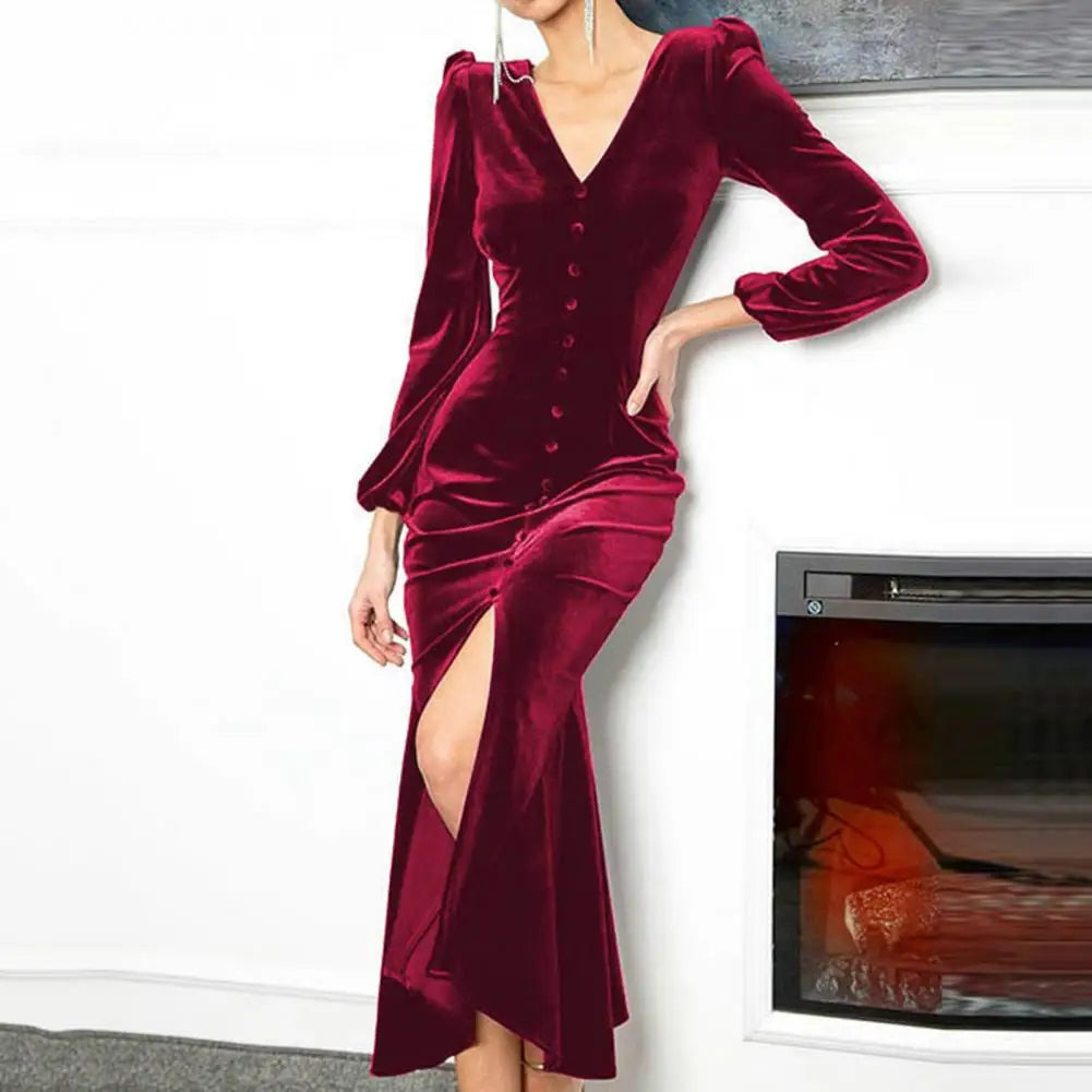 Luxurious Velvet Long Sleeve Maxi Dress for Year's End Festivities	