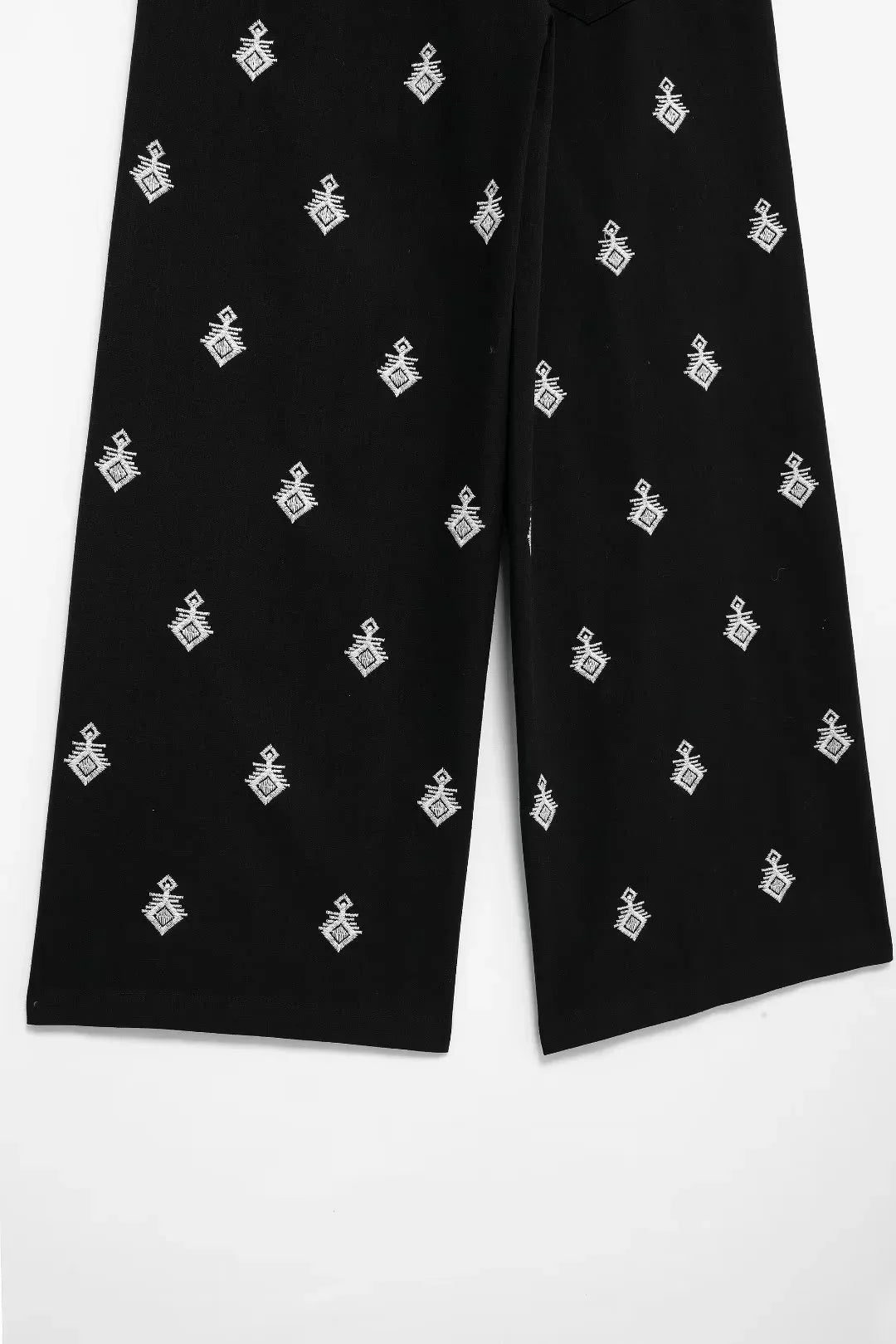 Embroidered Loungewear Artistic Pants and Shirt Loungewear | Chuzko.com