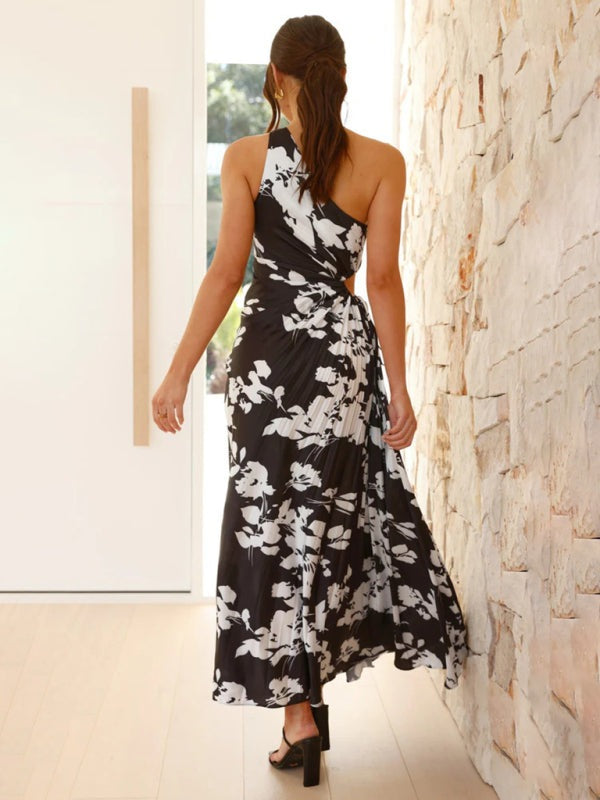 Elegant Pleated Maxi Dress with Asymmetrical Neckline Elegant