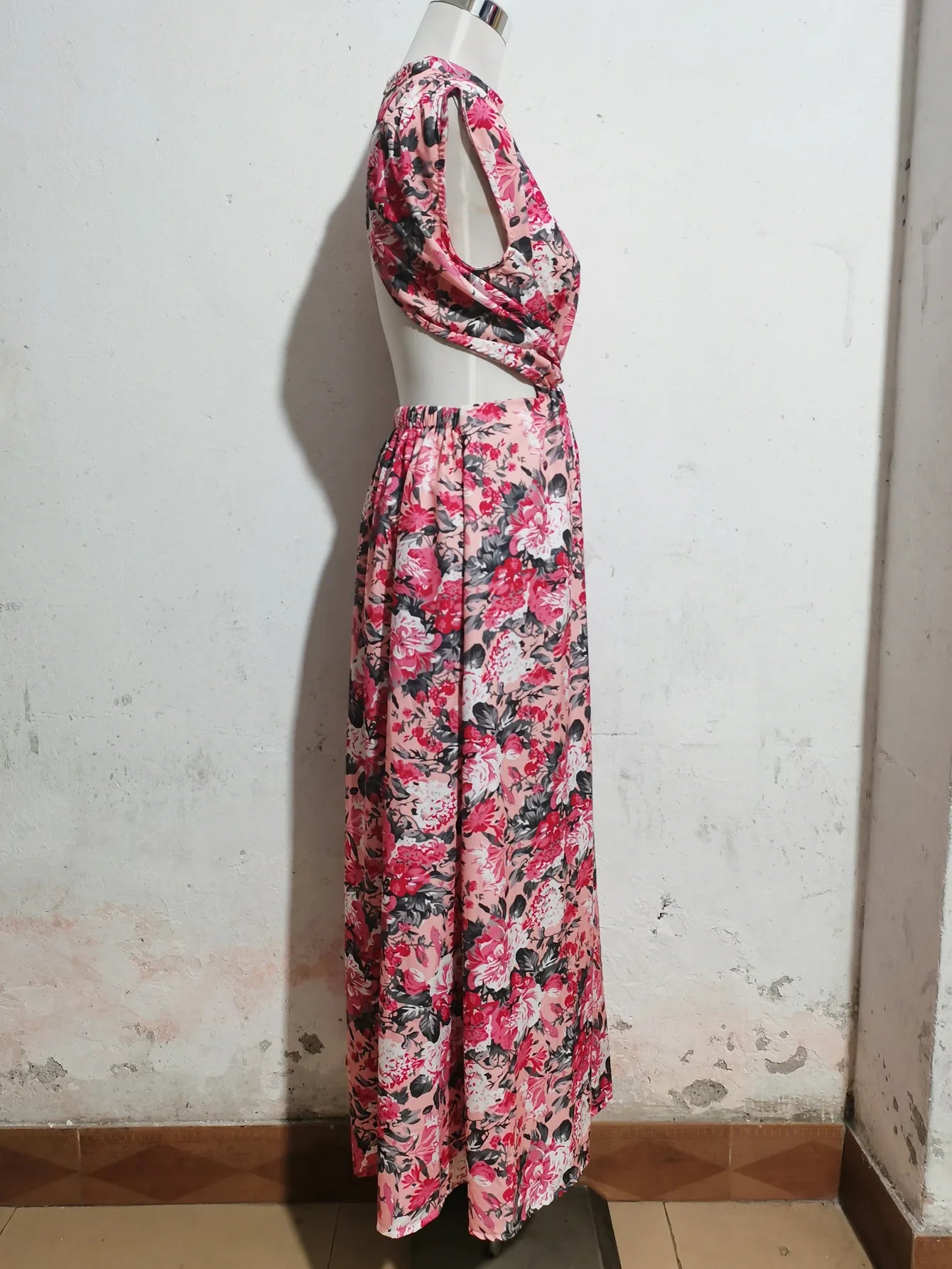 Spring Floral Maxi Dress with Backless Design | Floral Dresses