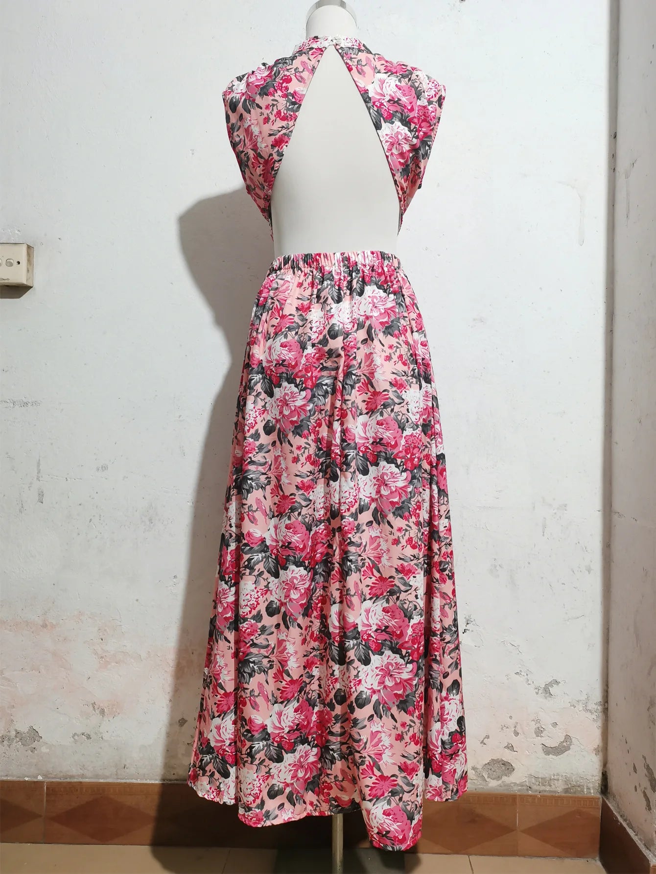 Spring Floral Maxi Dress with Backless Design | Floral Dresses